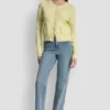 Strickjacke mit Rundhalsausschnitt und aufgesetzten Taschen Strickjacke mit Rundhalsausschnitt und aufgesetzten Taschen