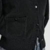 Strickjacke mit Rundhalsausschnitt und aufgesetzten Taschen Strickjacke mit Rundhalsausschnitt und aufgesetzten Taschen