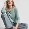 Strickjacke mit Rundhalsausschnitt und aufgesetzten Taschen