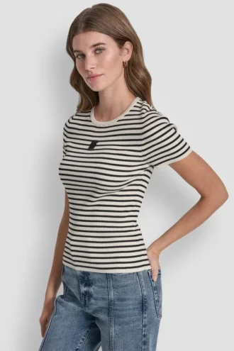 T-Shirt mit Rundhalsausschnitt und Streifenmuster T-Shirt mit Rundhalsausschnitt und Streifenmuster