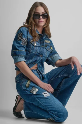 Truckerjacke mit Denim-Ansteckern und Aufnähern