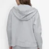 Zweifarbiger Kapuzenpullover mit Logo und Kordelzug Zweifarbiger Kapuzenpullover mit Logo und Kordelzug