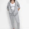 Zweifarbiger Kapuzenpullover mit Logo und Kordelzug Zweifarbiger Kapuzenpullover mit Logo und Kordelzug
